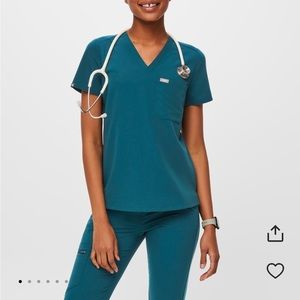 FIGS Caribbean Blue Catarina Top